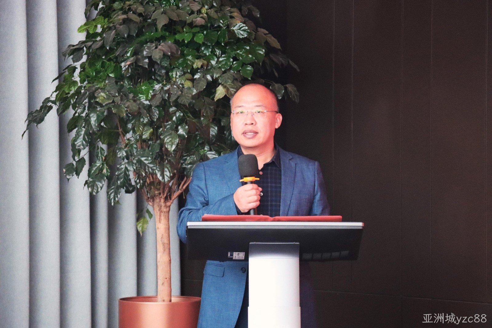 1737382971500979.jpg IMG_31-(0-01-36-12)(轻微美颜,眉毛加深一点点).jpg